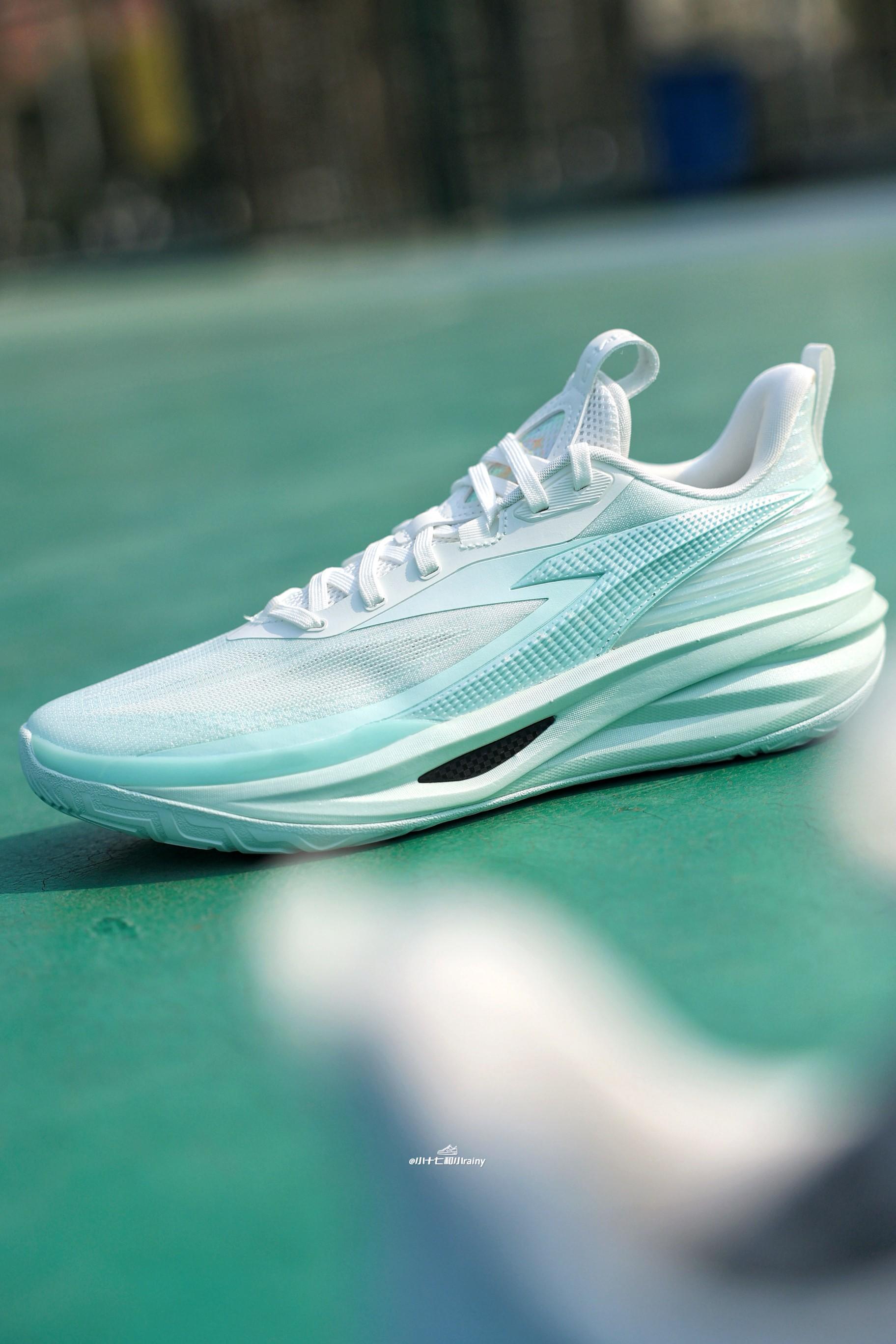 夏日轻透战靴「追光」 | 全掌氮80+碳板助推,外场急停稳如老狗